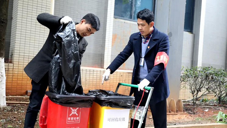 “黨員干部示范引領(lǐng)，爭做生活垃圾分類先鋒”——炬神電子黨支部主題黨日活動